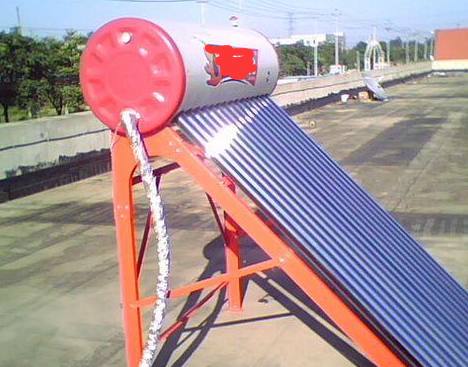 太陽能熱水器萬萬要這樣裝，才能防雷，提高安全性