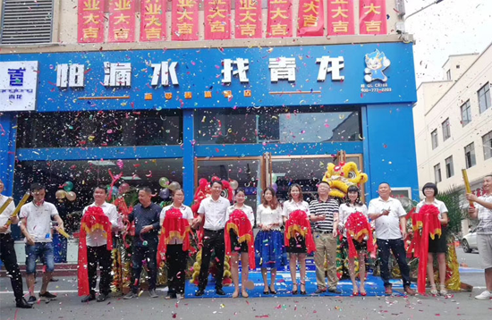 青龍家裝防水一日連開兩店，體驗店達140家