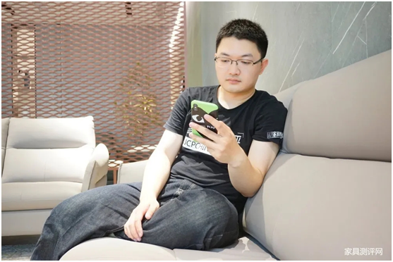 庫(kù)萊雅家居：老師們，別總是站著，坐下來(lái)休息一下